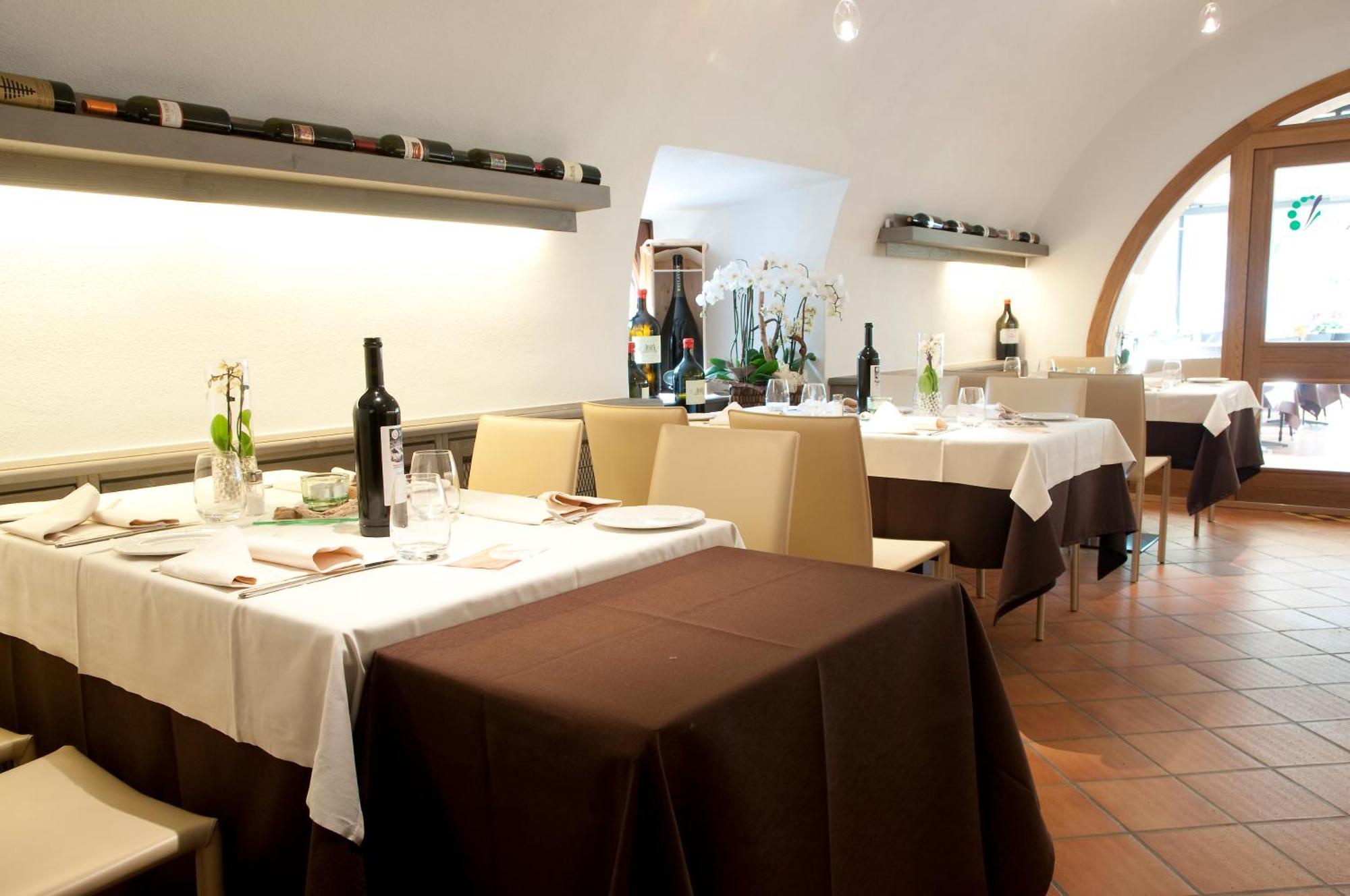 Albergo Ristorante La Palma Bissone Exterior photo
